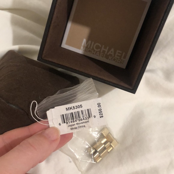 Michael Kors Gold Watch - Picture 4 of 4